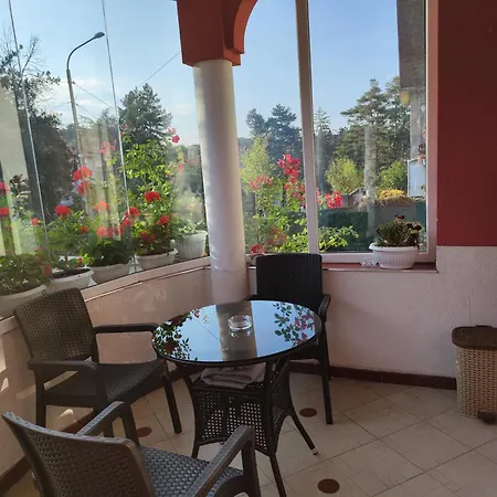 за гости ве-бо-ли**